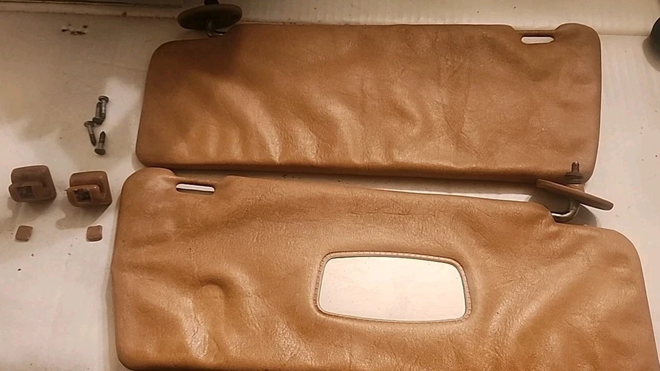 Mercedes Benz 300D 1981 juego de parasol delantero izquierdo y derecho con herrajes OEM75-85 Foto 3 de 4