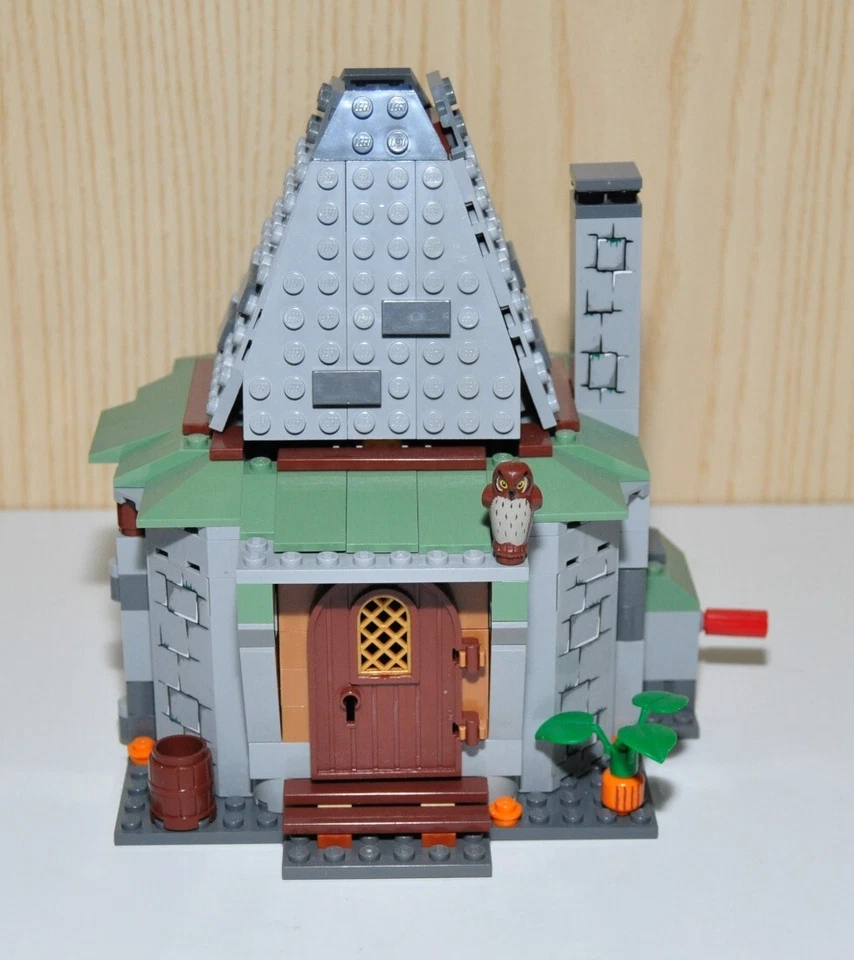 LEGO Harry Potter 4738 Hagrid's Hut, foto 2 di 5