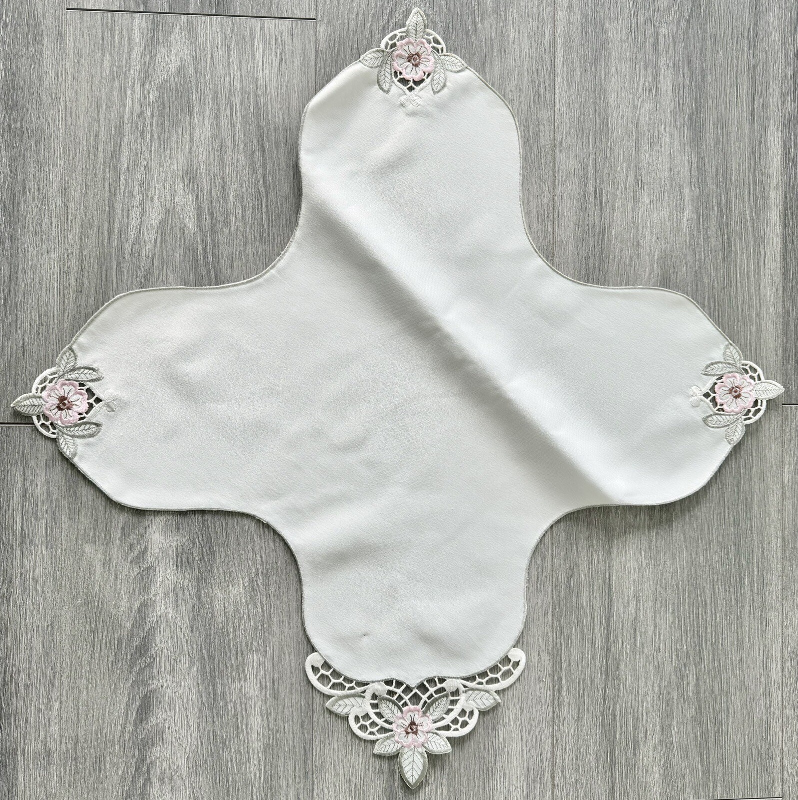 2 Pieces Ivory color Embroidery Bread Roll Basket Cover Cutwork Fabric Polyester