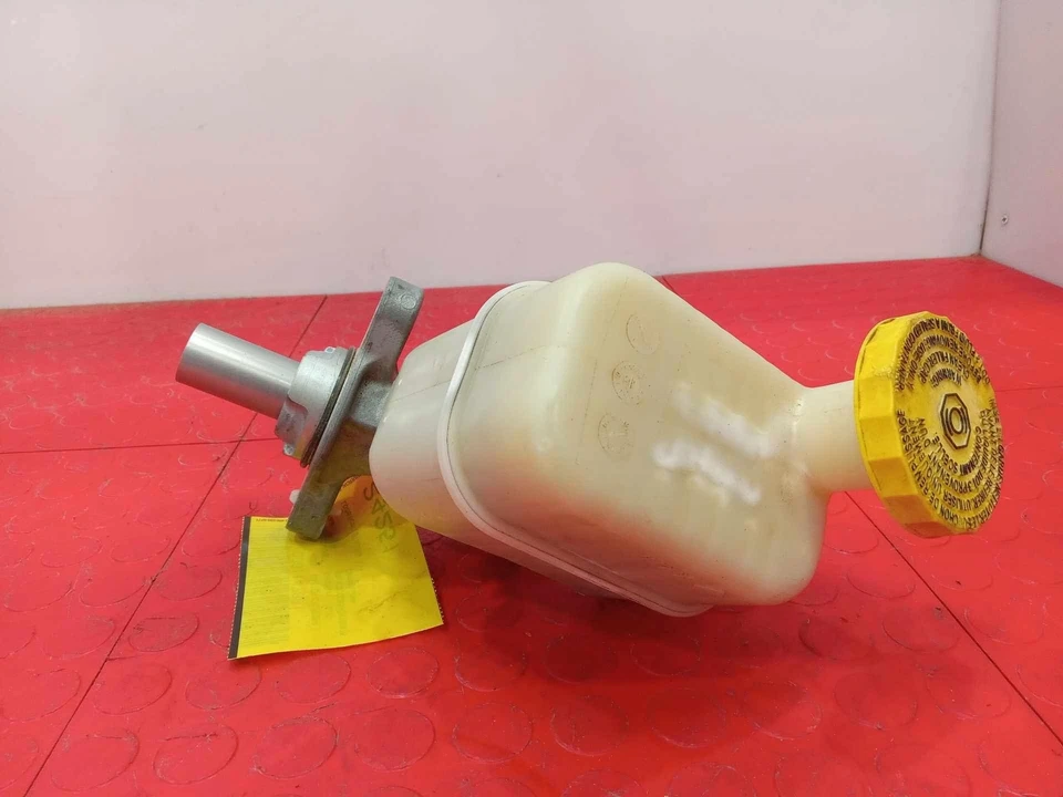 2015-2017 Chrysler 200 Brake Master Cylinder Assembly Genuine OEM 68245358AA - Image 3 of 4