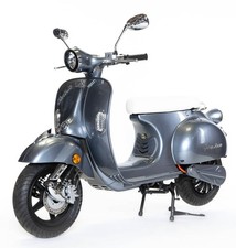 Elektro Roller Retro Vespa Style 4500W Reichweite 130km Vmax 85km/h silber
