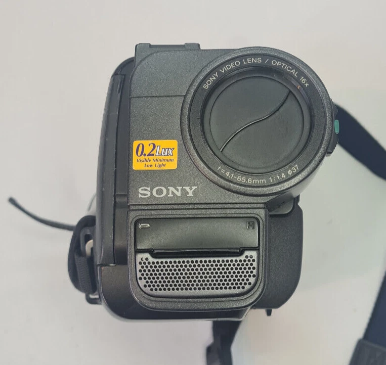 Sony CCD-TRV15E Handycam Video 8 Camcorder With Case & Accessories - Image 3 of 4