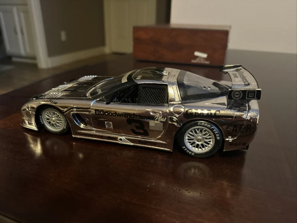 2001 1/18 ACTION DALE EARNHARDT ANDY PILGRIM & JR PLATINUM C5-R CORVETTE DAYTONA - Image 2 of 4