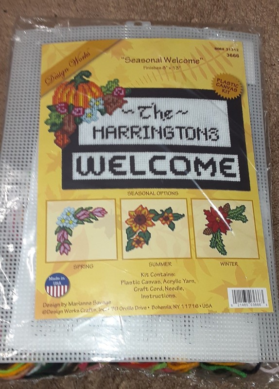  Design Works Seasonal Welcome  Hanging Plastic Canvas MM#31312  Sealed 3666