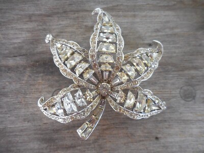 Vintage Signed Crown Trifari Rue de La Paix Large Rhinestone Leaf Brooch Pin