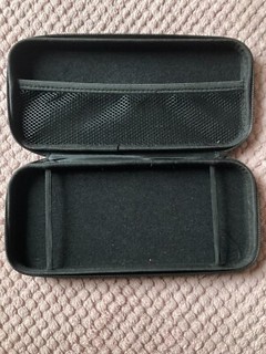 Custodia rigida protettiva portatile per Nintendo Switch. Nero.