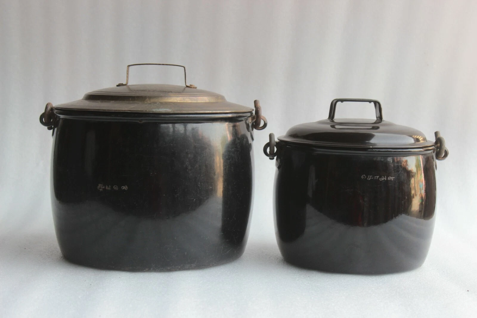 2 Pc Old Vintage Black Enamel Pot With Lid Enamelware Judgeware Kitchenware