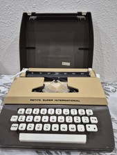 VINTAGE PETITE SUPER INTERNATIONAL TYPEWRITER KID'S TOY 1970'S thumbnail