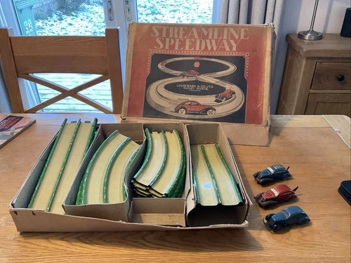 “LOUIS MARX - STREAMLINE SPEEDWAY” BOXED SET WITH 2 CARS AND RARE POLICE CAR!