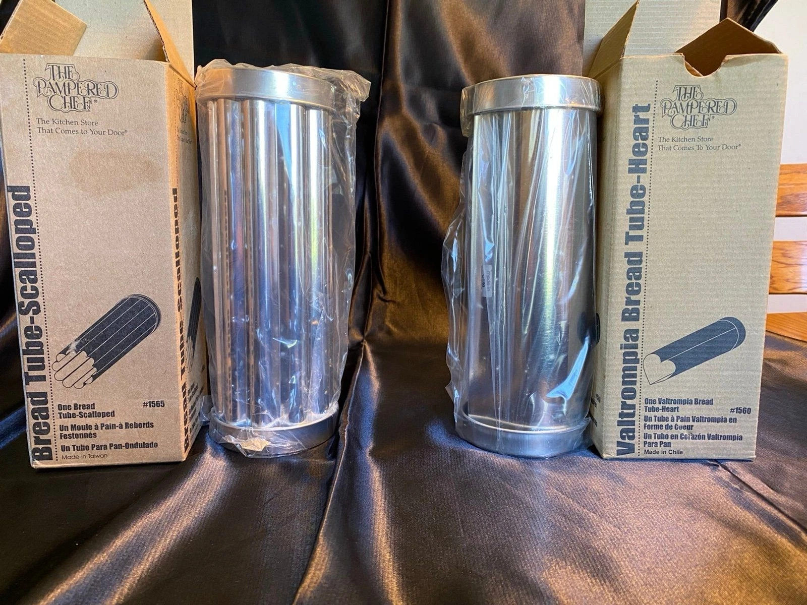 (2) Pampered Chef Scalloped & Valtrompia Heart Shaped Bread Tubes