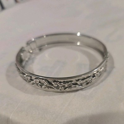 VTG Whiting & Davis Company, Silver Tone Hinged Bangle w/ Safety Chain, 