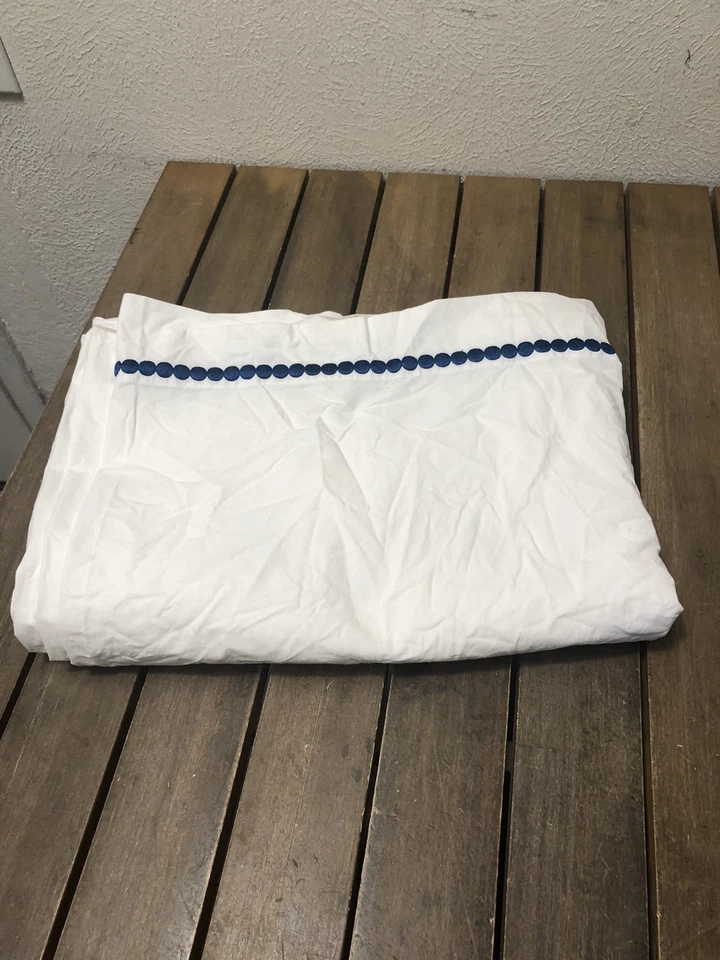 Sábana plana doble POTTERY BARN TEEN bordada perlas azules puntos algodón blanco  Foto 3 de 4