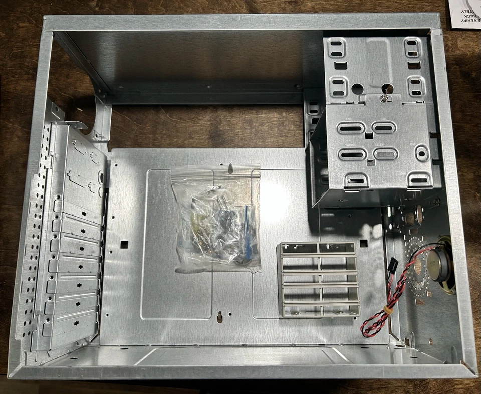 Estuche Genérico para PC Mini ATX-ish Nuevo Antiguo Stock Intacto por Reliquia Conservada en el Tiempo Foto 3 de 4