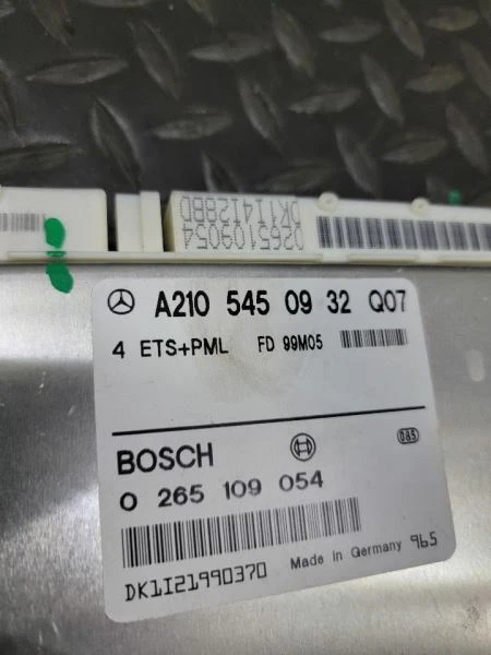 1998 - 1999 年 MERCEDES BENZ E320 ABS 控制模块:2105450932 — 第 2/4 张图片