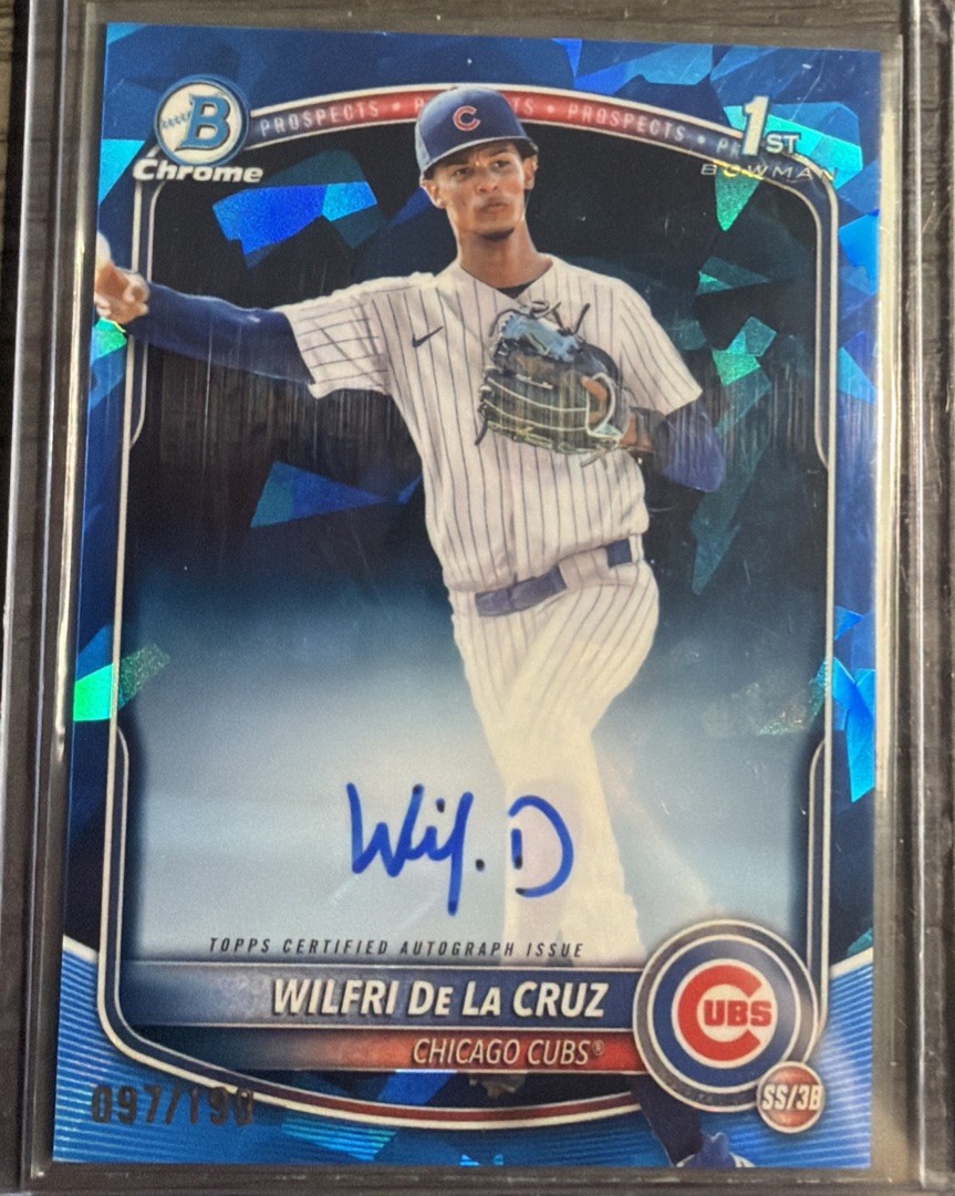 2025 Bowman Chrome Sapphire Wilfri De La Cruz 1st Auto /199