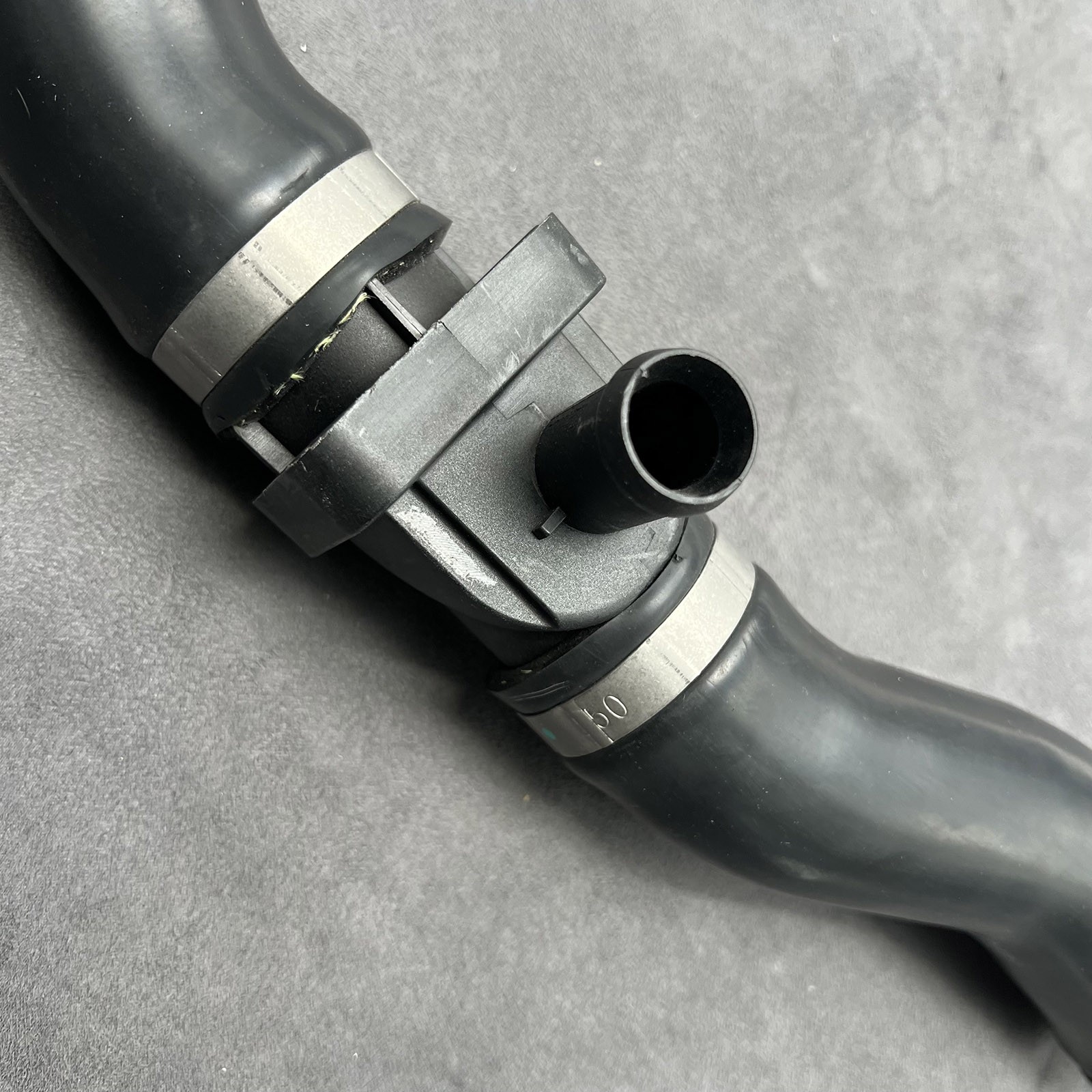 3W0122051B Coolant Water Hose Tube Pipe for Bentley Continental Flying Spur