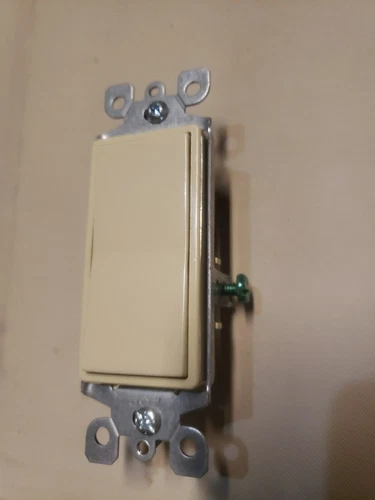 Leviton 5613-2IS Ivory Decora Lighted Rocker Switch 3 Way