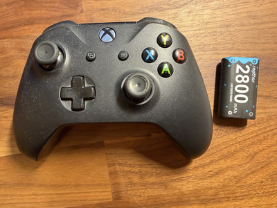 Xbox Wireless Controller schwarz Model 1708 Bluetooth mit einem Akku PC und Xbox