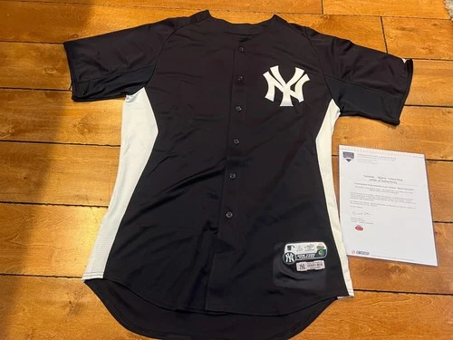 2011 Brett Gardner Game Worn Used NEW YORK YANKEES BP Jersey STEINER & MLB LOA