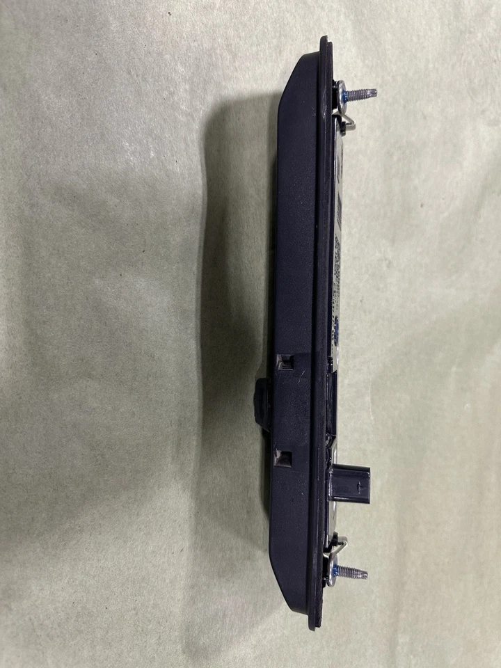 Chevrolet Trailblazer 2021-2023 maletero trasero puerta trasera cámara montada 42740470 OEM Foto 3 de 3