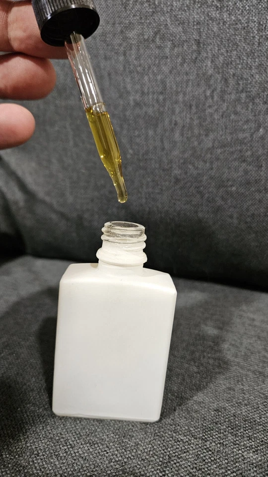 Botellas goteadoras de vidrio de 30 ml vidrio blanco con gotero negro.blanco Foto 3 de 3