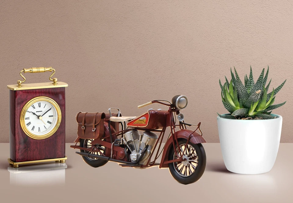 Handmade Indian Motorcycle 1:8 Tinplate Antique Style Metal Model Superb Artwork - Image 2 of 2