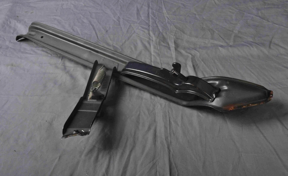 Soporte de montaje de repuesto para neumáticos Mercedes Benz W109 300SEL 4,5 Foto 4 de 4