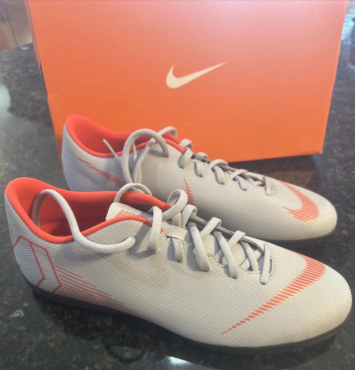 Mercurial vapor 12 indoor top