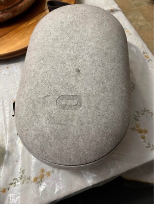 meta quest 2 + carrying case