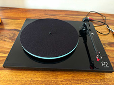 Rega Planar 2 P2 Belt Drive Turntable Black w/ Dust Cover & Carbon Cartridge