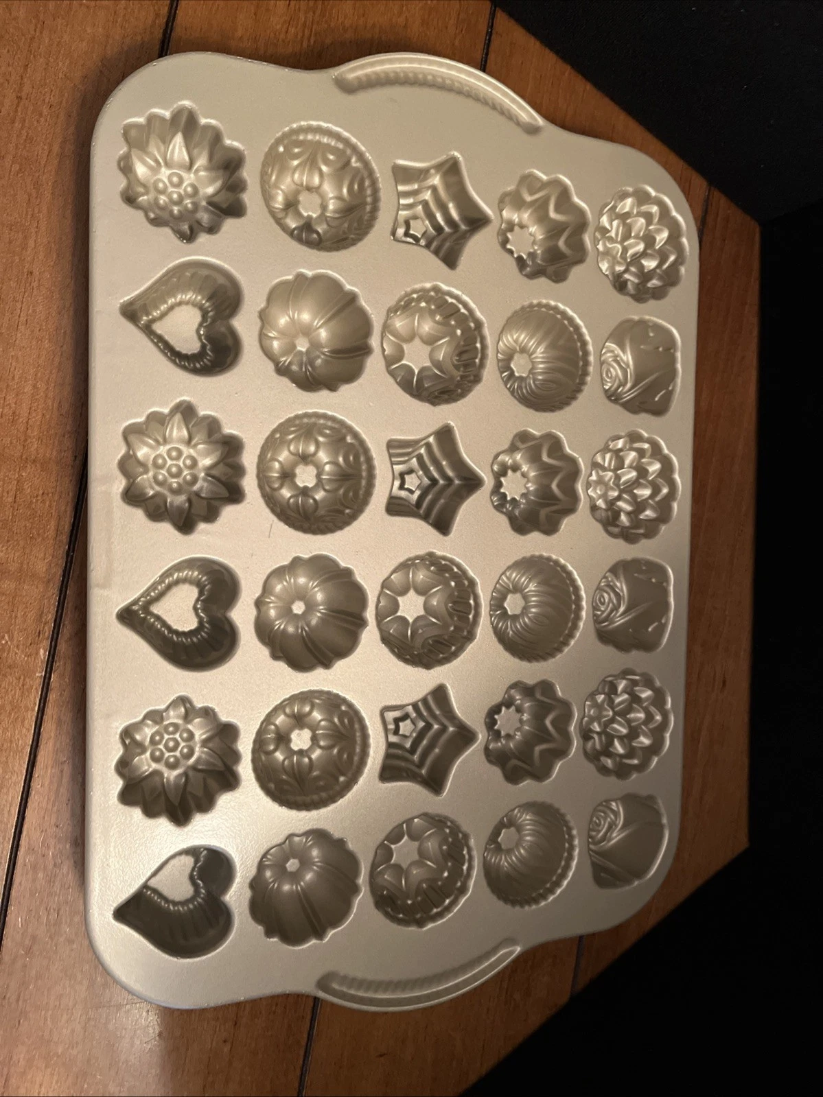 Nordicware Bundt Tea Cakes and Candies Pan, Makes 30 Candies or Cakes
Opens in a new window or tab