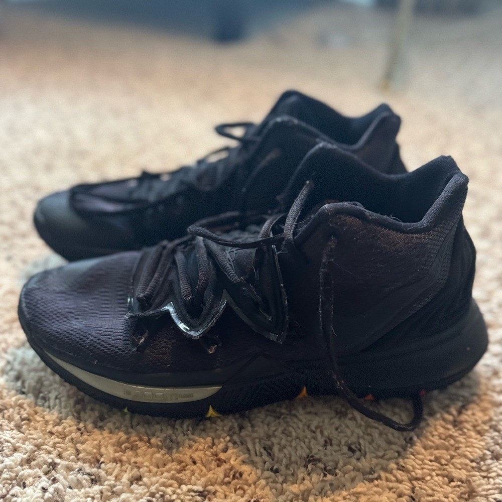 kyrie shoes with spikes