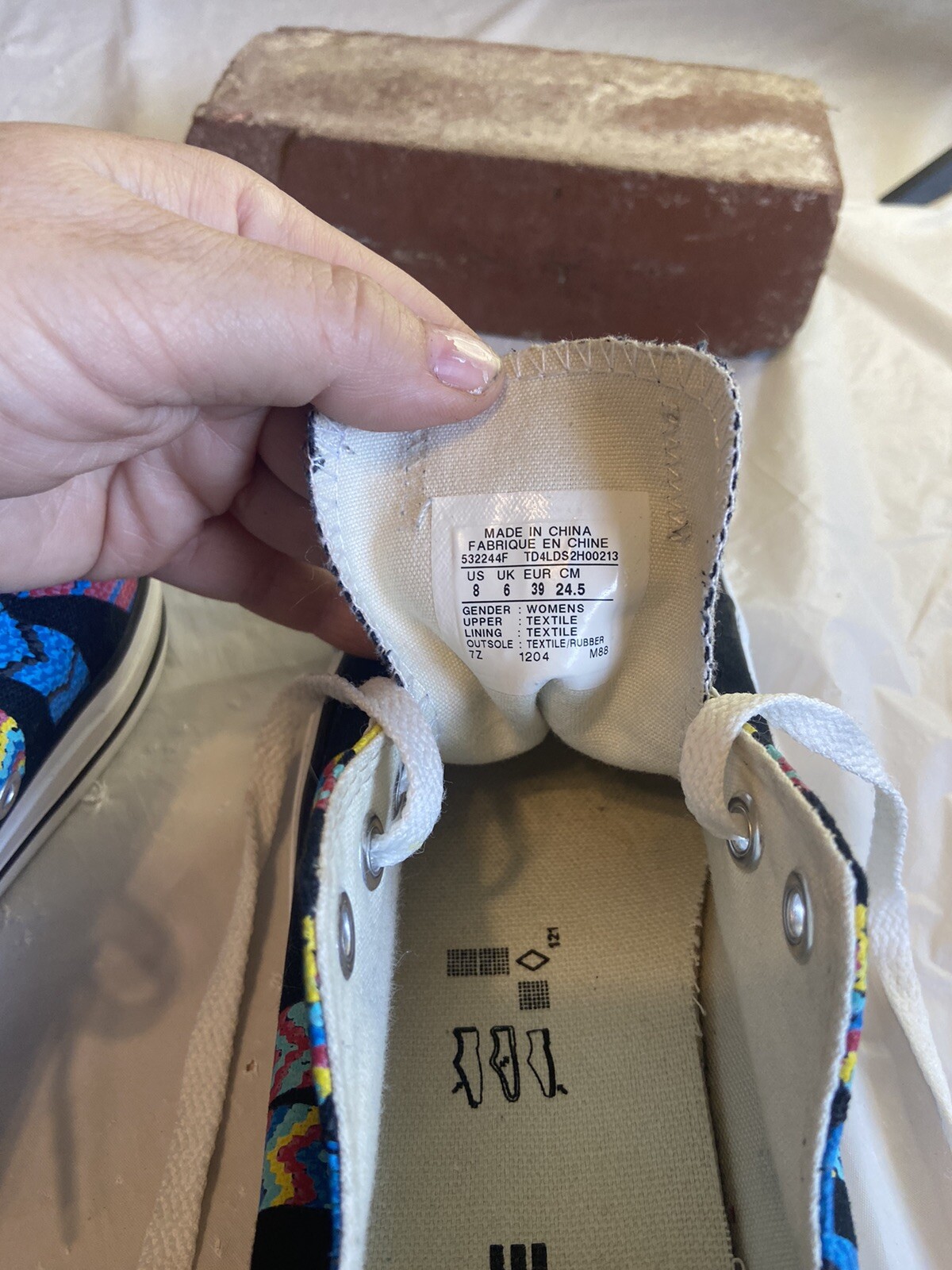 Women's Convers Chuck Taylor- All-Star-Friendship Bracelet Tennis Shoes- Size 8 thumbnail 8