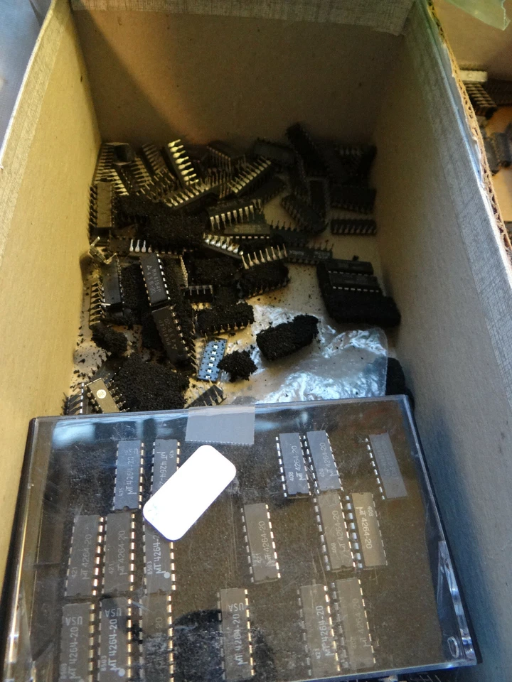 Lote de 13- Hyundai Hy53C256 256k x 1-Bit DIPP RAM - 16 pines Foto 3 de 3