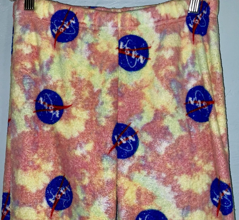 Pantalones de pijama para dormir Rue 21 para mujer talla mediana polar difuso NASA rosa amarillo Foto 4 de 4