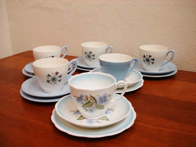 VINTAGE SET AUS SECHS MIX & MATCH TEETRIOS MIT BLAUEM AKZENT