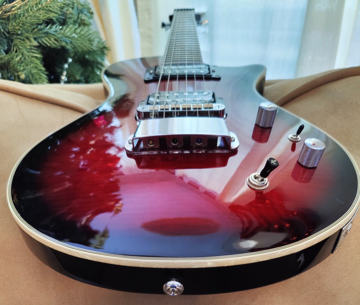 Hagstrom ULSWE-WDM Ultra Swede Electric Guitar. Burgundy Burst
