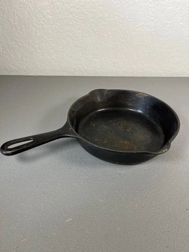 Griswold Vintage #5 Small Logo Cast Iron Skillet 724