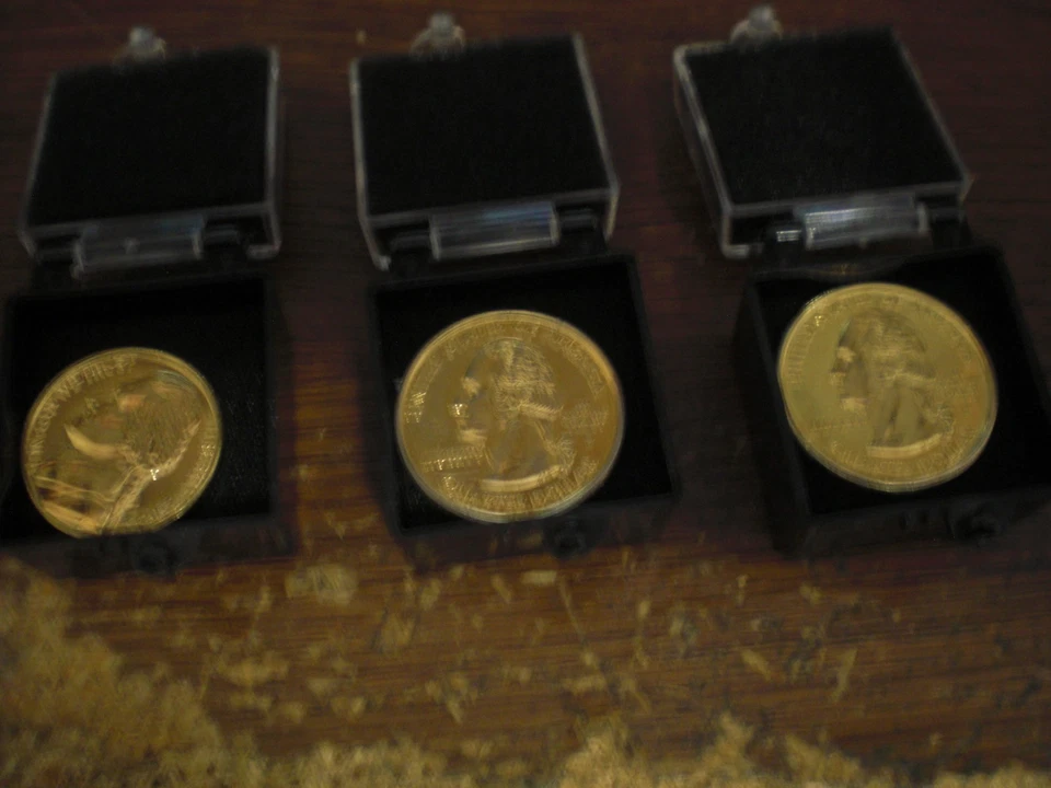 2 GOLD PLATED QUARTERS , 1 JEFFERSON NICKLE , 3  PENNIES (ALL GOLD PLATED) , LOT - Image 2 of 4