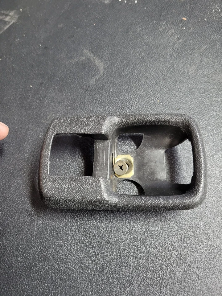 OEM Porsche 1983 1984 1985 924S 944 manija interior puerta pestillo inserción bisel con tornillo Foto 3 de 4
