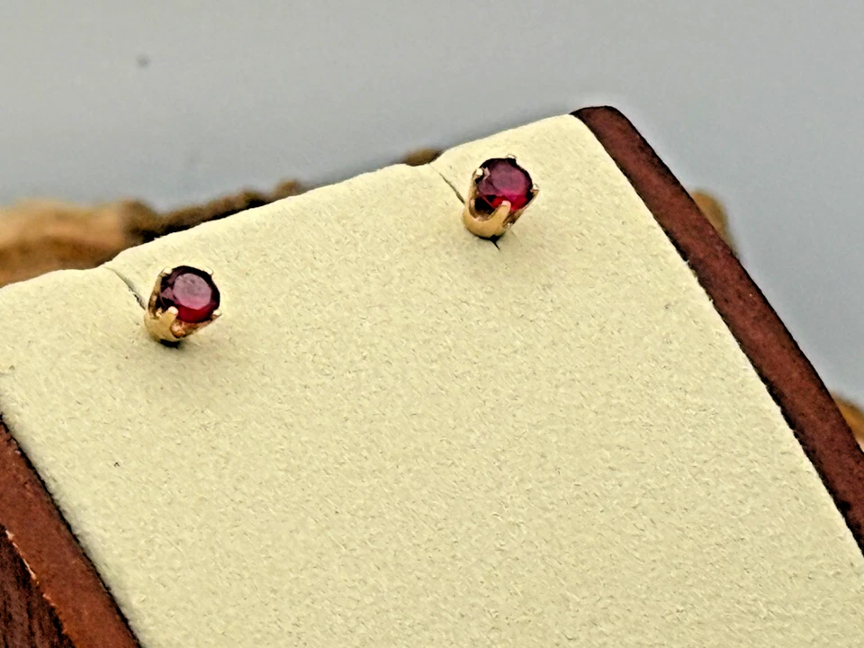 14k Solid yellow gold Natural 4.2 mm Ruby Stud Earrings--B124.25 - Image 3 of 4