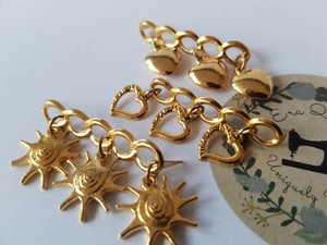Retro metal hanging charms 3 types in a lot 42.7mm long, colour gold+ gratis
