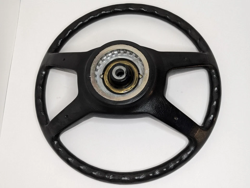 Volante BMW E30 318 318i 318is 325e 325i 325is borracha 4 raios 4 raios. Muito bom estado - Imagem 4 de 4