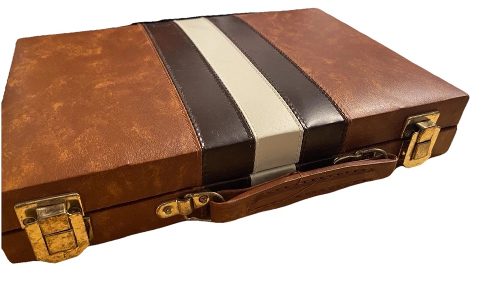 BACKGAMMON Travel set 11”x 7”x 2” Bakelite Chips (-1) Faux Leather Case & Manual - Image 4 of 4