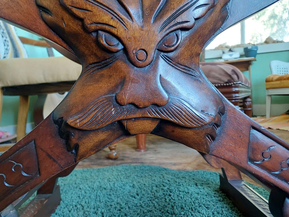 Silla antigua acabada dantesca nogal hecha a mano Foto 2 de 4