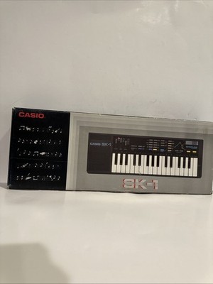 Casio SK-1 32 Key Lo-Fi Sampling Electronic Keyboard Synthesizer Works Read