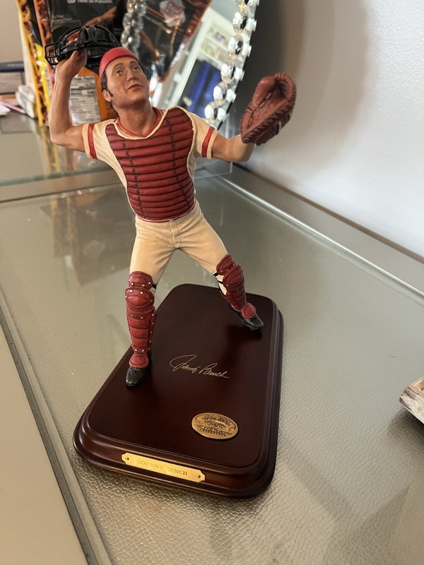 Johnny Bench Danbury Mint Statue   Excellent Condition. Minor Wear N Tear