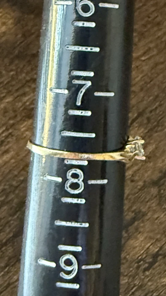 10K Gold Band Solitaire CZ HEART Ring SZ 7 3/4 with 2 additional stones - Image 2 of 4