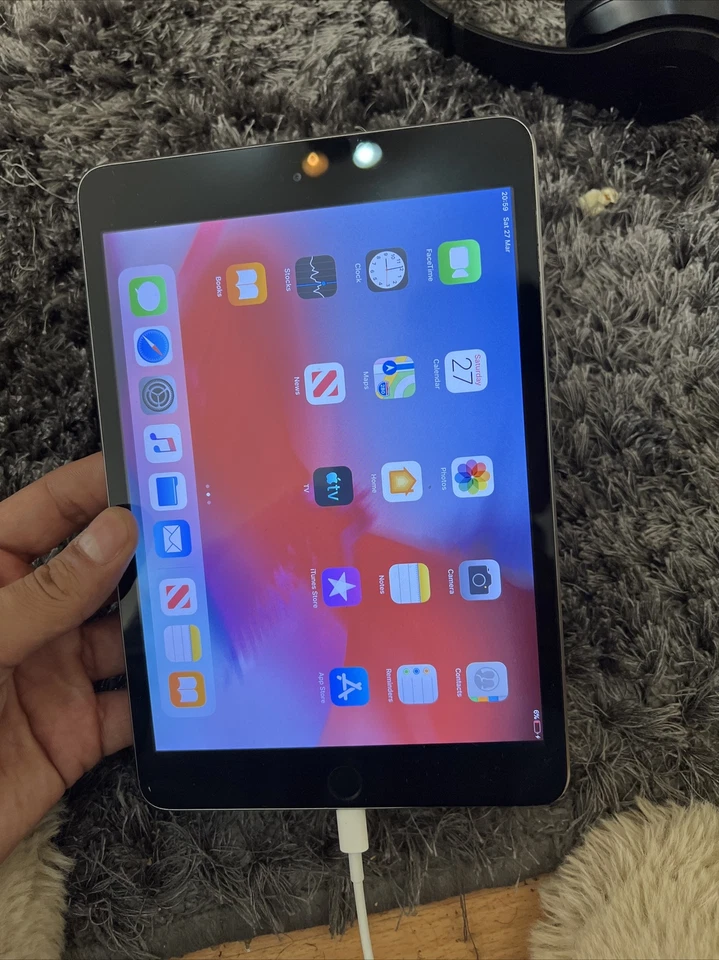 Apple iPad Mini 128Gb WiFi Unlocked 3rd Gen 2014  A1599  ( Faulty bio) - Image 2 of 4