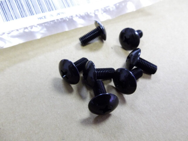 Yamaha RD500 Windscreen Mounting Screw x7 NOS RZ500 RZV500R